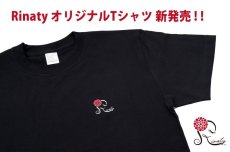 画像2: 写真家"Rinaty" オリジナルロゴ入りTシャツ(黒) (2)